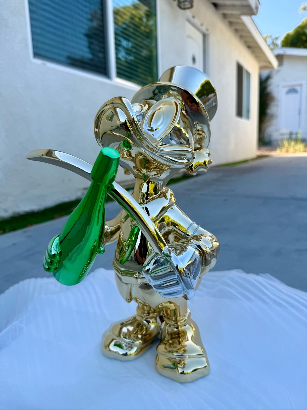 Scrooge McDuck Golden Champagne popper 13.8” 35cm